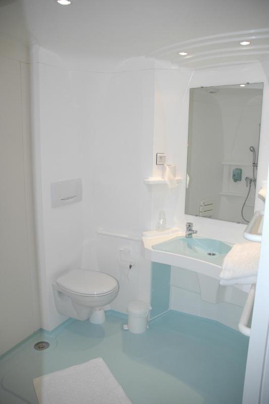 Double Room image 4