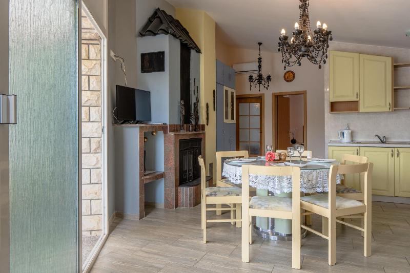 Villa Jelena Vir near beach - image 8