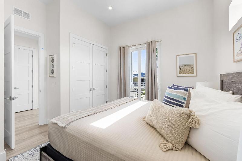 Gorgeous 6 Bedroom New Build 261 Carolina Ave- Heated Pool home - image 30