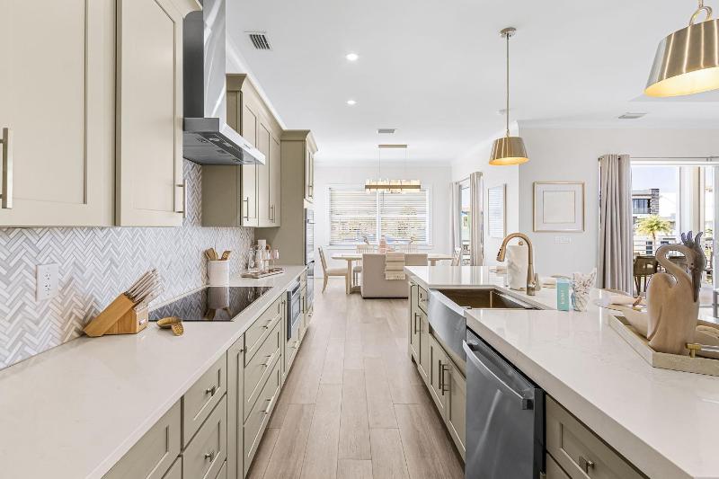 Gorgeous 6 Bedroom New Build 261 Carolina Ave- Heated Pool home - image 6
