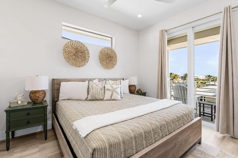 Gorgeous 6 Bedroom New Build 261 Carolina Ave- Heated Pool home - image 8