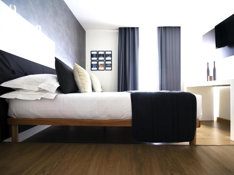 Superior King or Twin Room image 1