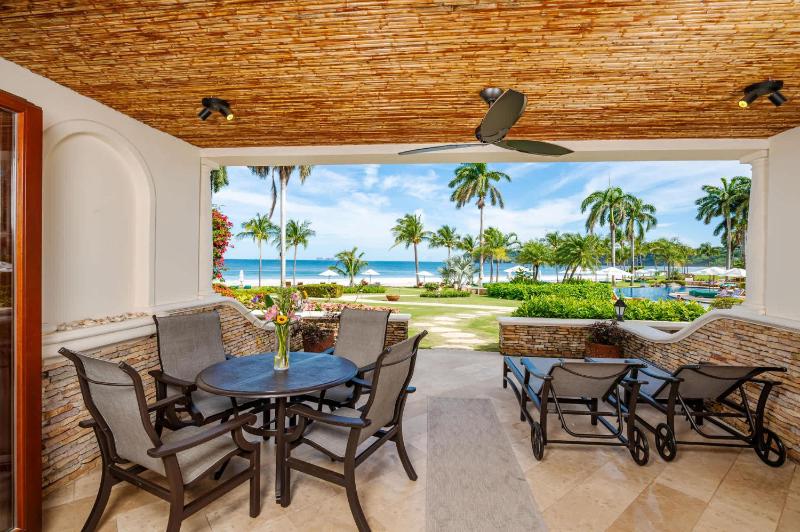 Upscale Two-Bedroom Condo in Playa Flamingo with Beautiful Oceanfront Views - image 15