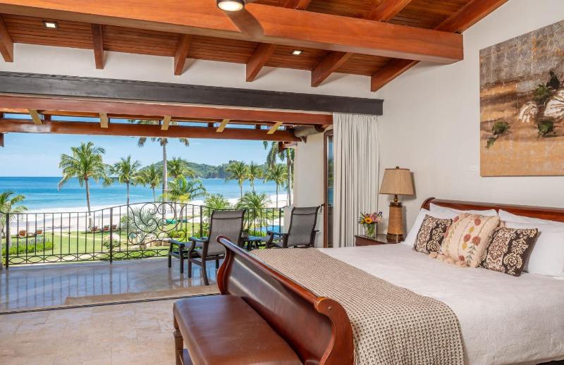 Upscale Two-Bedroom Condo in Playa Flamingo with Beautiful Oceanfront Views - image 13