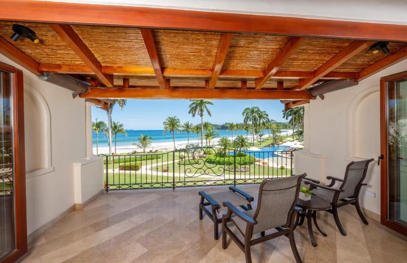 Upscale Two-Bedroom Condo in Playa Flamingo with Beautiful Oceanfront Views - image 12