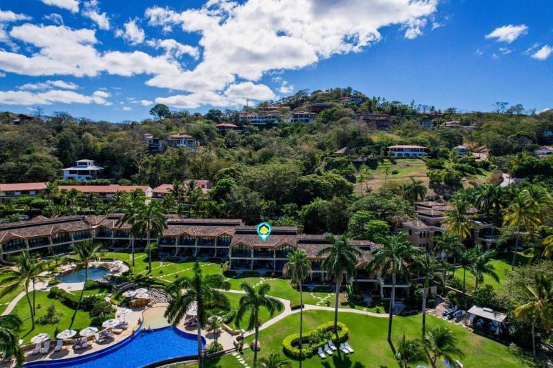 Upscale Two-Bedroom Condo in Playa Flamingo with Beautiful Oceanfront Views - image 2