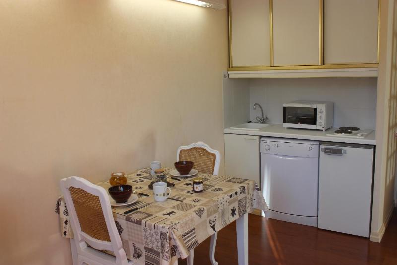 Studio (2 Adults) image 2