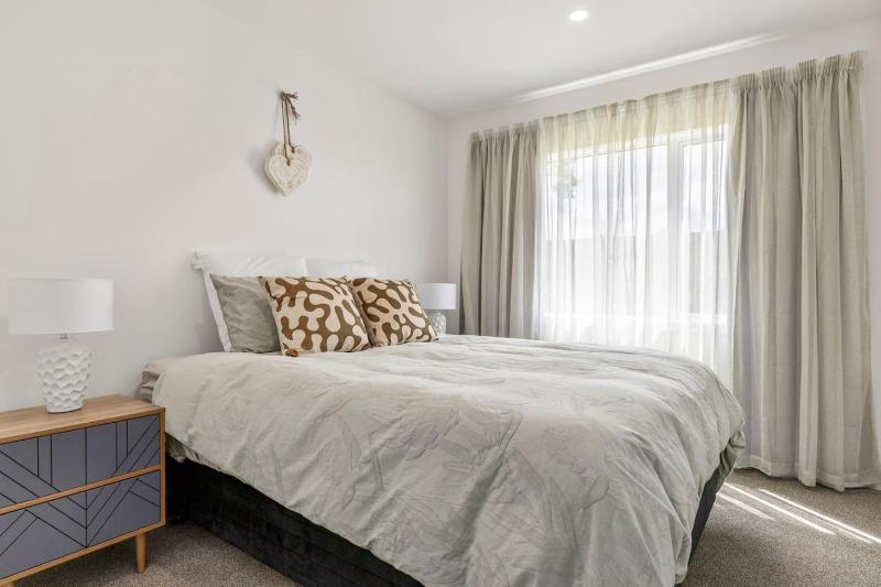 Relax at Rainbow Point - fabulous Taupo holiday home - image 38