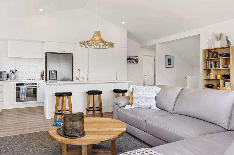 Relax at Rainbow Point - fabulous Taupo holiday home - image 24