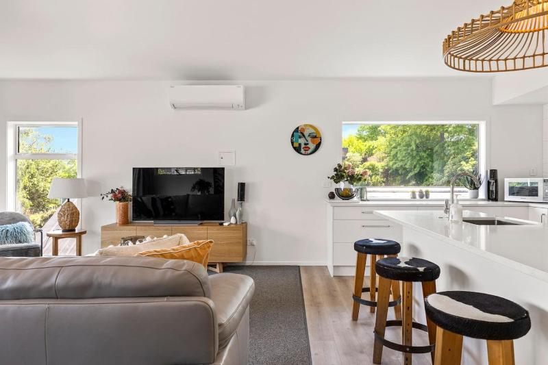 Relax at Rainbow Point - fabulous Taupo holiday home - image 30