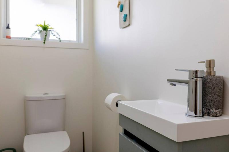 Relax at Rainbow Point - fabulous Taupo holiday home - image 9