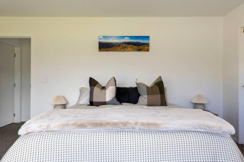 Relax at Rainbow Point - fabulous Taupo holiday home - image 41
