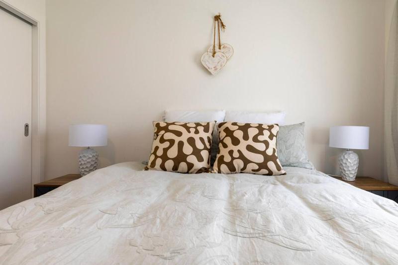 Relax at Rainbow Point - fabulous Taupo holiday home - image 19