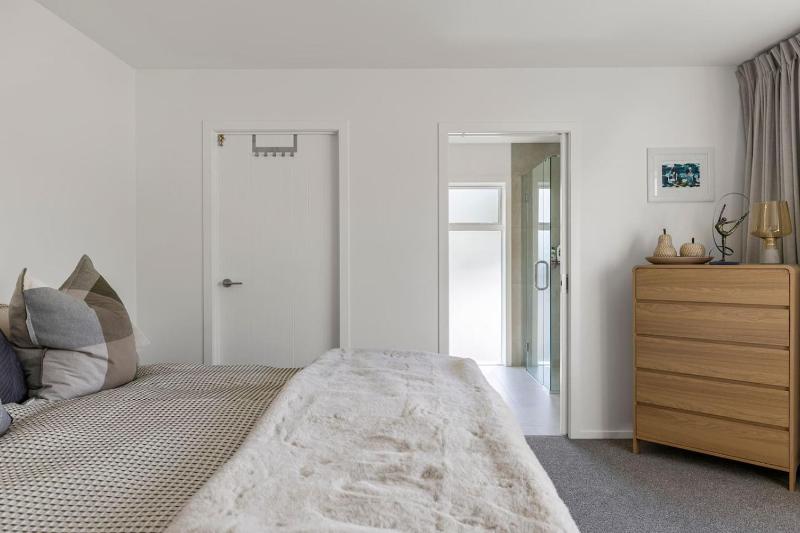 Relax at Rainbow Point - fabulous Taupo holiday home - image 11