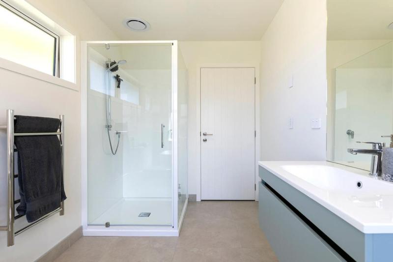 Relax at Rainbow Point - fabulous Taupo holiday home - image 8