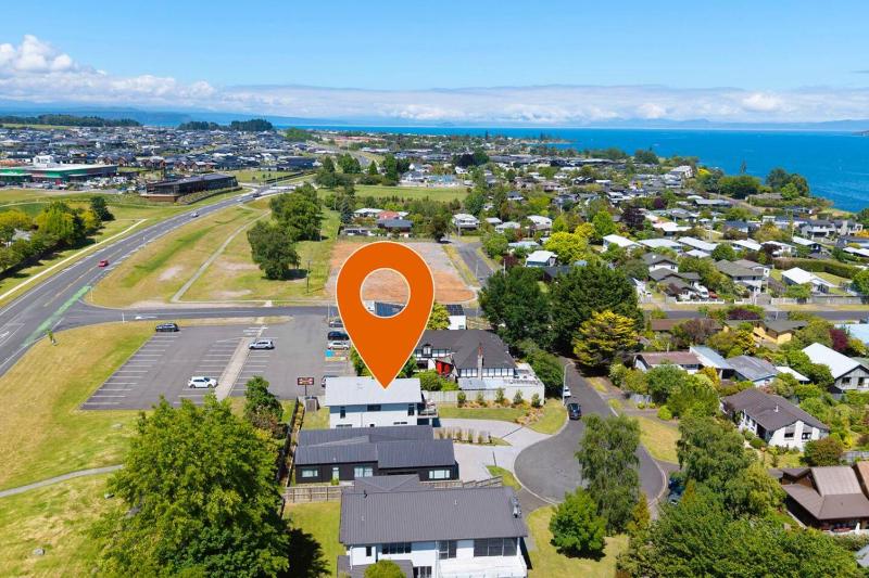 Relax at Rainbow Point - fabulous Taupo holiday home - image 13