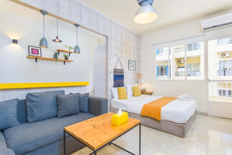 Ideal - Cozy Studio & Balcony in Mar Mikhael - image 4
