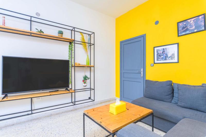 Ideal - Cozy Studio & Balcony in Mar Mikhael - image 6