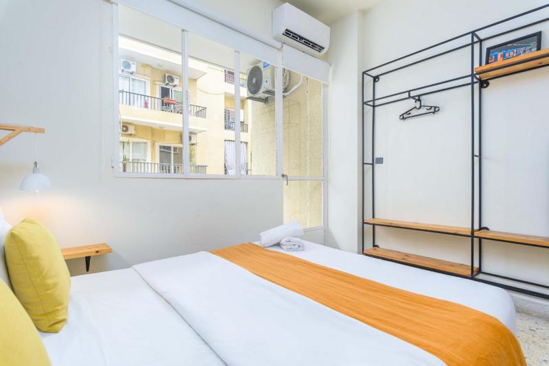 Ideal - Cozy Studio & Balcony in Mar Mikhael - image 3