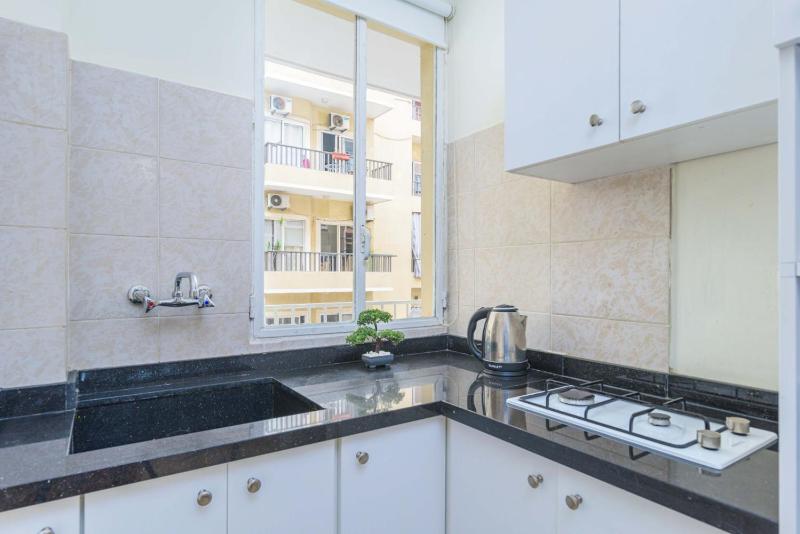 Ideal - Cozy Studio & Balcony in Mar Mikhael - image 10