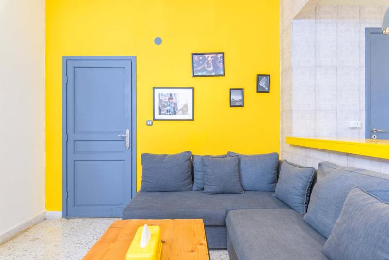 Ideal - Cozy Studio & Balcony in Mar Mikhael - image 2