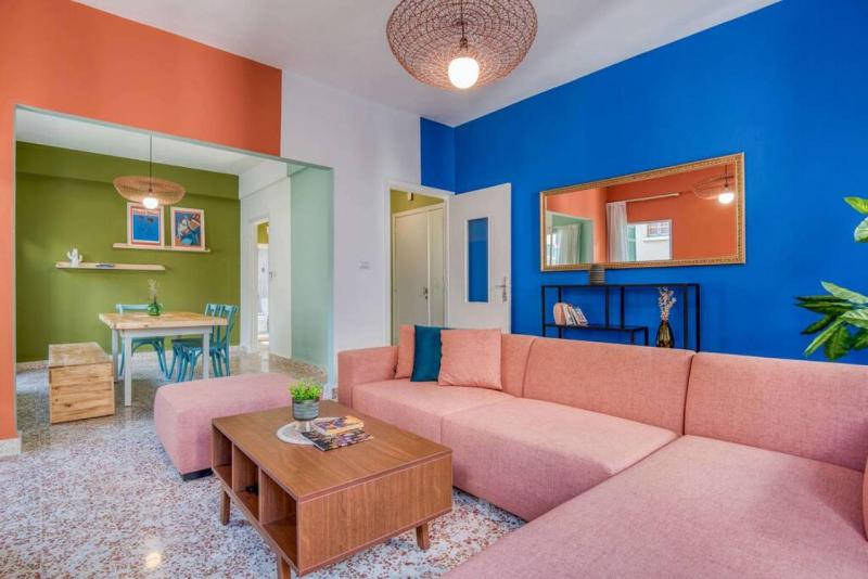 Dalida 2-BR Apt & Balcony in Mar Mikhael - image 1