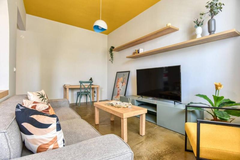 The Arch 2-BR Apt & Balcony in Mar Mkhayel - image 2