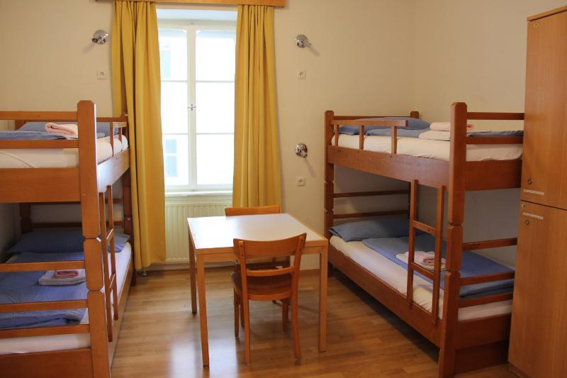 Bed in 6-Bed Dormitory Room image 2