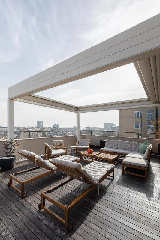 One-of-a-Kind Downtown Penthouse 270-degree City Views Two Terraces Fireplaces Grill - image 7