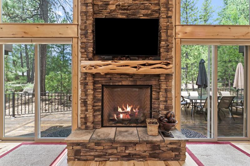 Sunriver Hot Tub Stay with Game Room near SHARC - image 36
