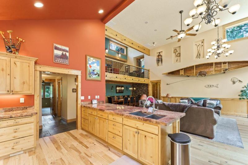 Sunriver Hot Tub Stay with Game Room near SHARC - image 38