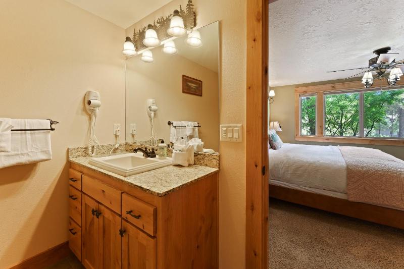Sunriver Hot Tub Stay with Game Room near SHARC - image 34