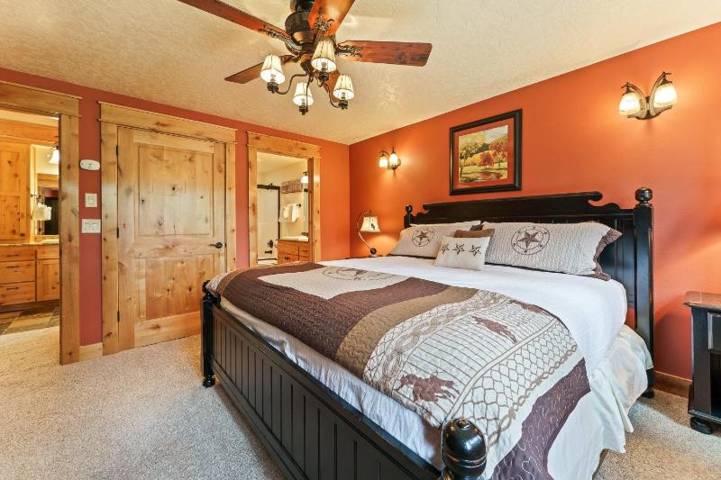 Sunriver Hot Tub Stay with Game Room near SHARC - image 49