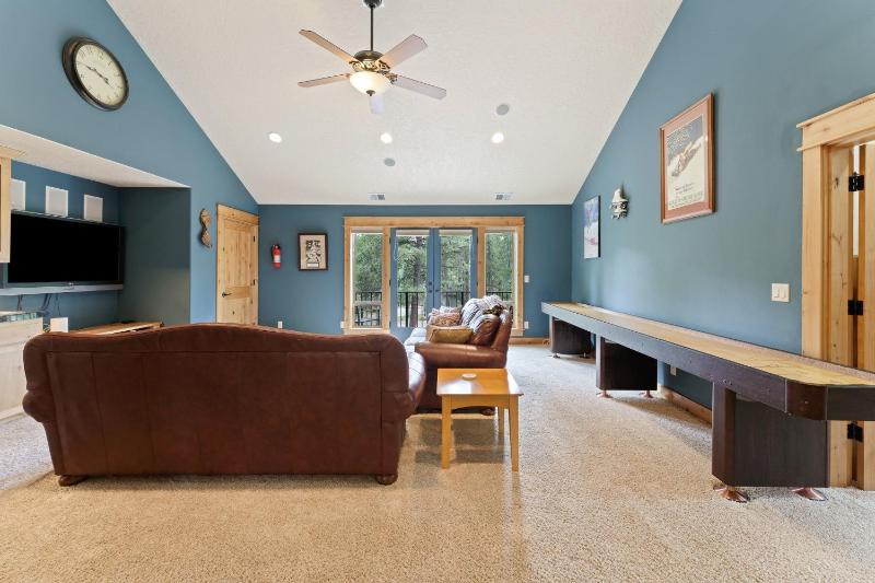 Sunriver Hot Tub Stay with Game Room near SHARC - image 13
