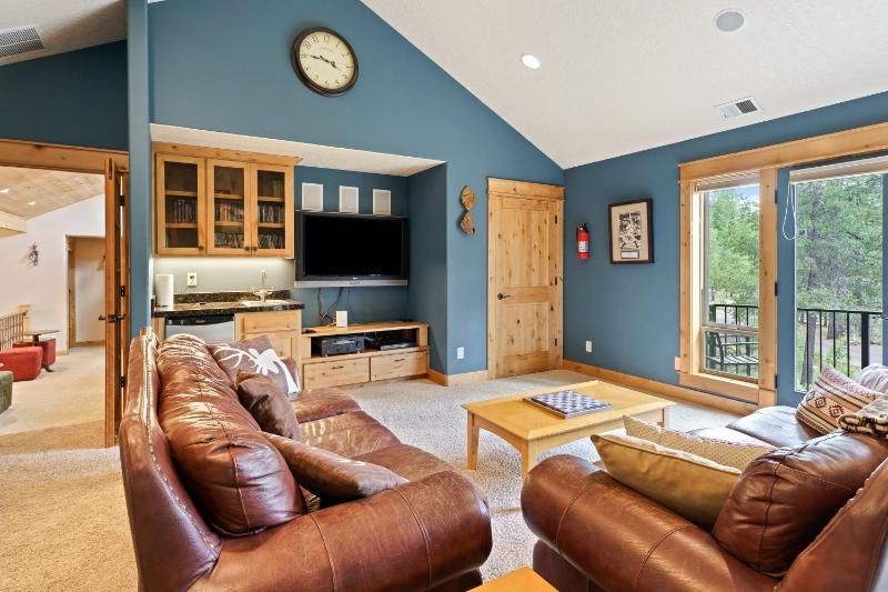 Sunriver Hot Tub Stay with Game Room near SHARC - image 5