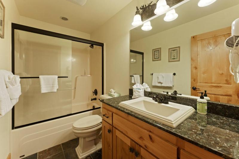 Sunriver Hot Tub Stay with Game Room near SHARC - image 27