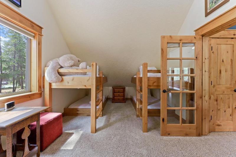 Sunriver Hot Tub Stay with Game Room near SHARC - image 25