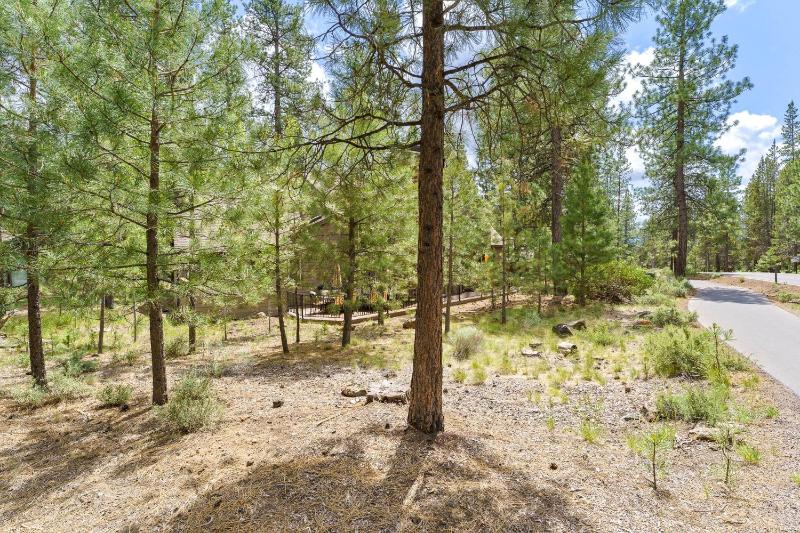 Sunriver Hot Tub Stay with Game Room near SHARC - image 3