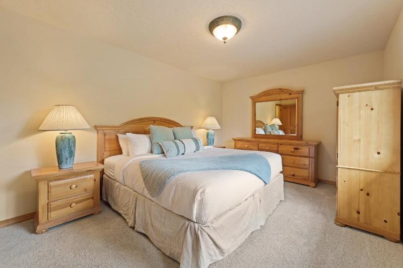 4 Tan Oak - image 2