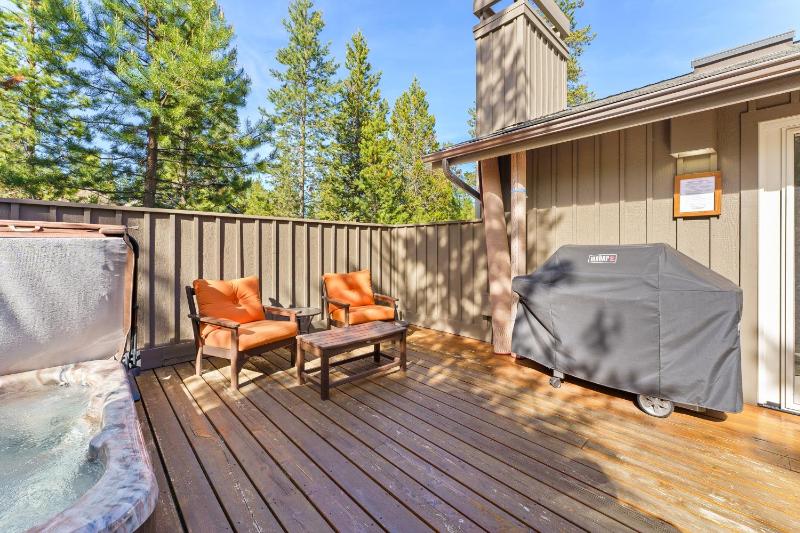 Bright Retreat Hot Tub Plus SHARC Access - image 22