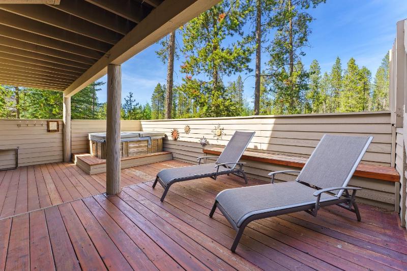 Sunriver Golf Views Hot Tub Escape - image 41