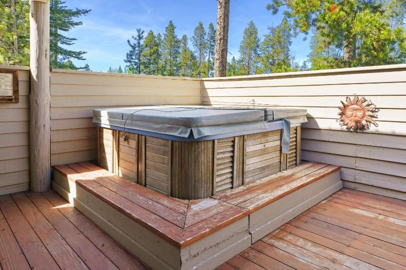 Sunriver Golf Views Hot Tub Escape - image 26