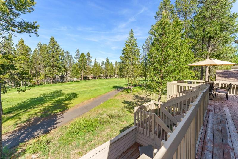 Sunriver Golf Views Hot Tub Escape - image 47