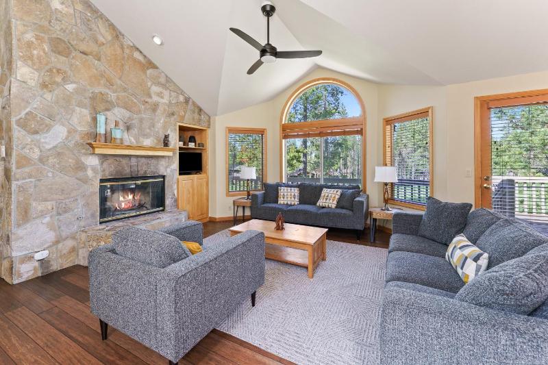 Sunriver Golf Views Hot Tub Escape - image 43