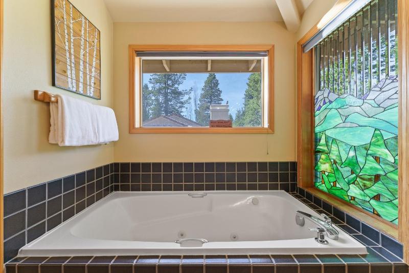 Sunriver Golf Views Hot Tub Escape - image 31