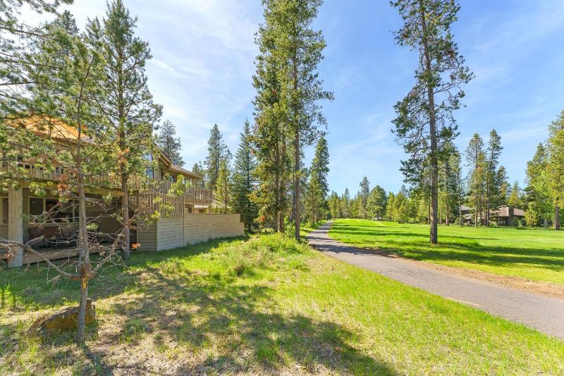 Sunriver Golf Views Hot Tub Escape - image 6