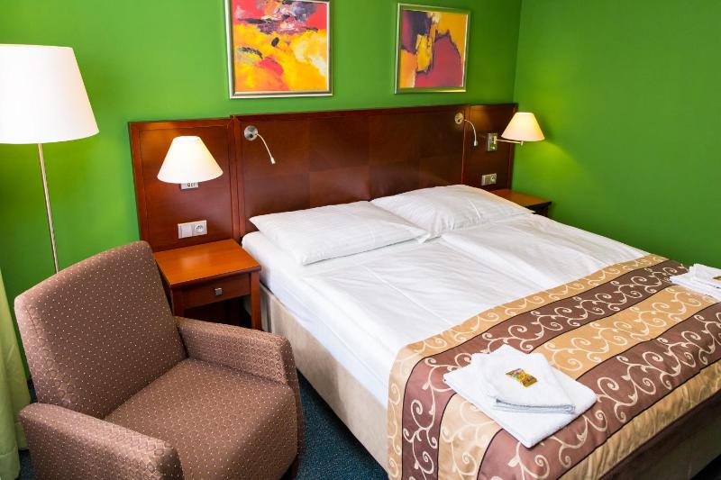 Deluxe Double Room image 2