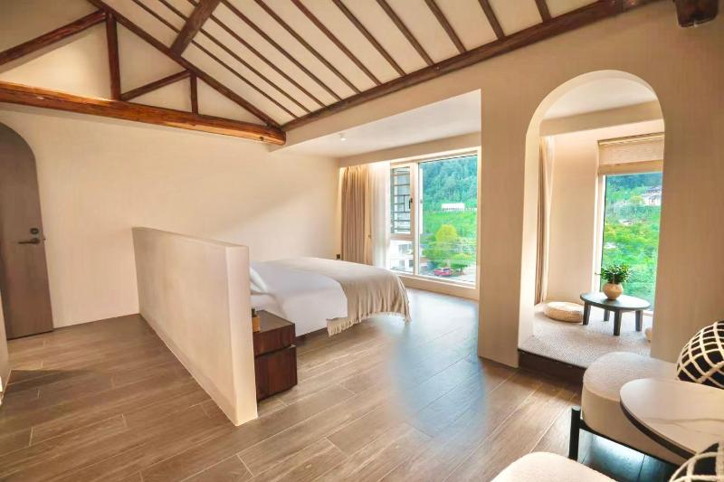 Book NOW & Chat Wake in MountainFree ShuttleAside National Park Combo Stay in Tianmen city center English Speaking Assistant - image 29