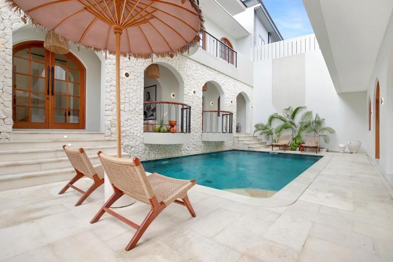 LuXXE 6bed Canggu Villa Vibes for Cool Jet Setters - image 13