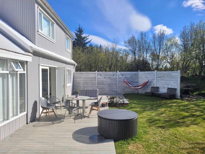 Rustic Scandinavian house close to Reykjavik - image 1